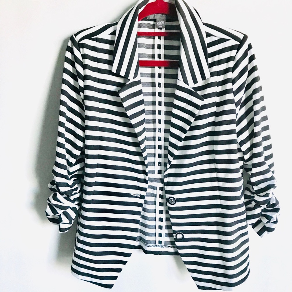 Suzy Shier Medium Strips Jacket Coat Blazer